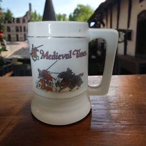 Vintage Medieval Times Ceramic 6" Beer Stein Mug Jousting Knights Gold Tone Trim